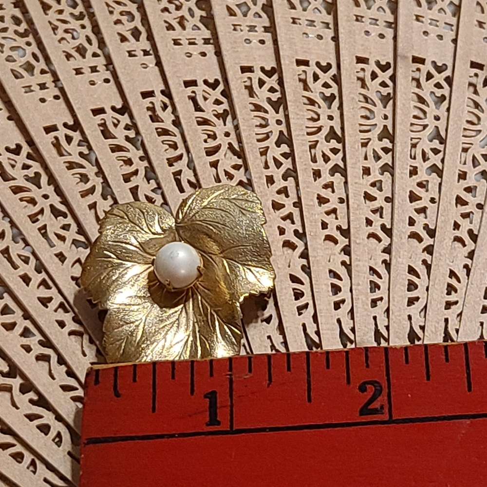 Classic Brooch Pin - Picture 10 of 13